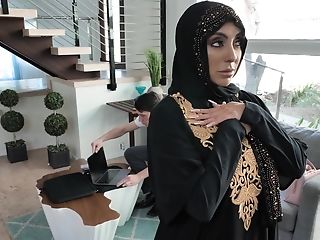 Arabian Gf Kylie Kingston Gets Fucked In The Living-room